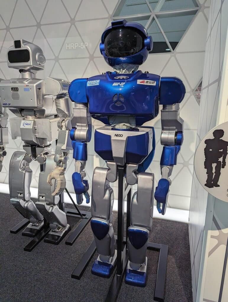 Humanoid robot representing autonomous AI agents